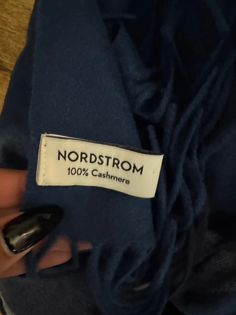 NORDSTROM 100% cashmere Men's Navy blue and Gray Plaid check 67 x 27 inch Scarf